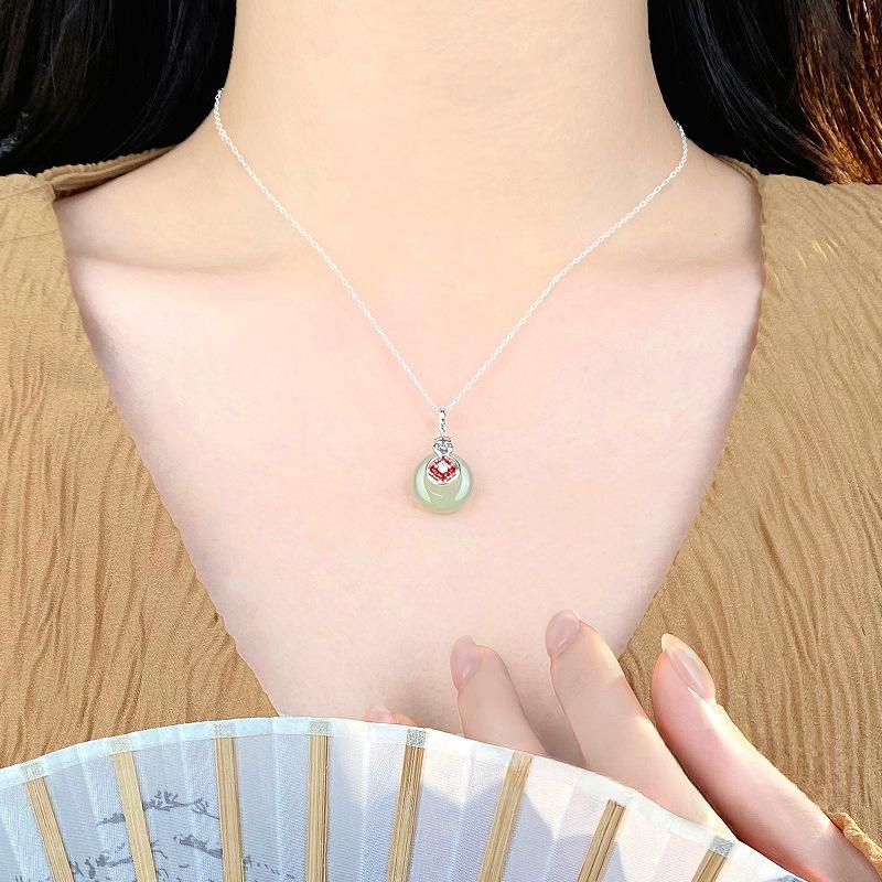 Nouveau Collier Fermoir de Sécurité en Jade Hotan de Style Chinois pour Femmes avec Tempérament Luxueux, Haut de Gamme et Élégant