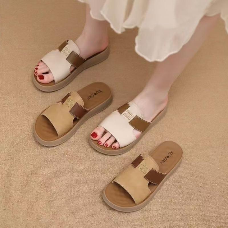 Comfortable and Versatile Thick-soled Beach Shoes for Women To Wear Outside with A Feeling of Stepping on Feces