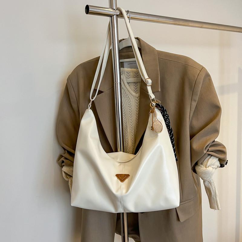 Urban Simple Chic Tote Bag For Women With Large Capacity And Relaxed Style