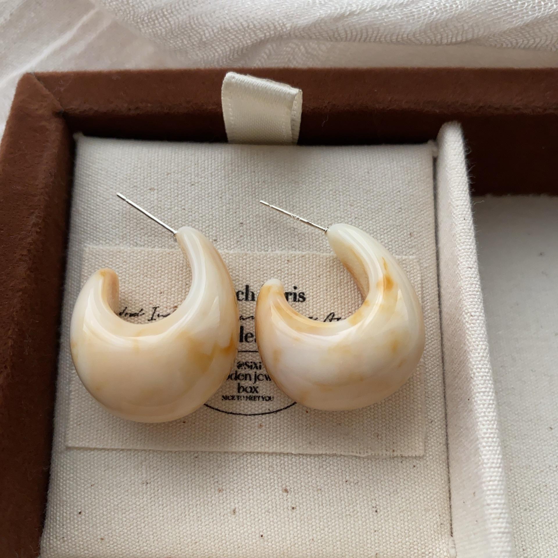 Классические Resin Круглые Серьги-Гвоздики Большие Круглые Серьги Ретро Высококачественные Серьги с Характером Персонализированные Серьги Женские Легкая Роскошь Осень и Зима