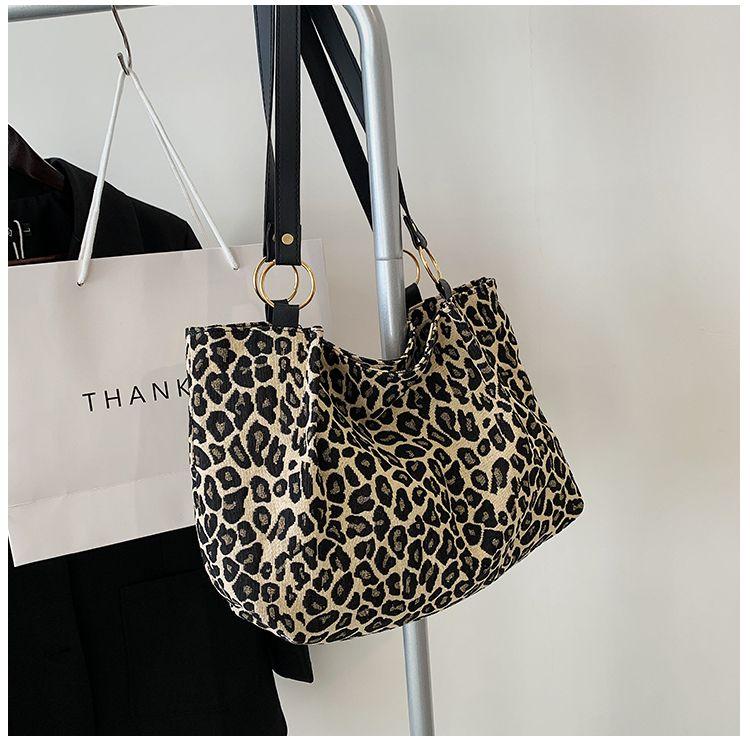 New Leopard Print Shoulder Bag Stylish Tote Bag Casual Commuting Handbag Large Capacity Canvas Leopard Print Shoulder Bag