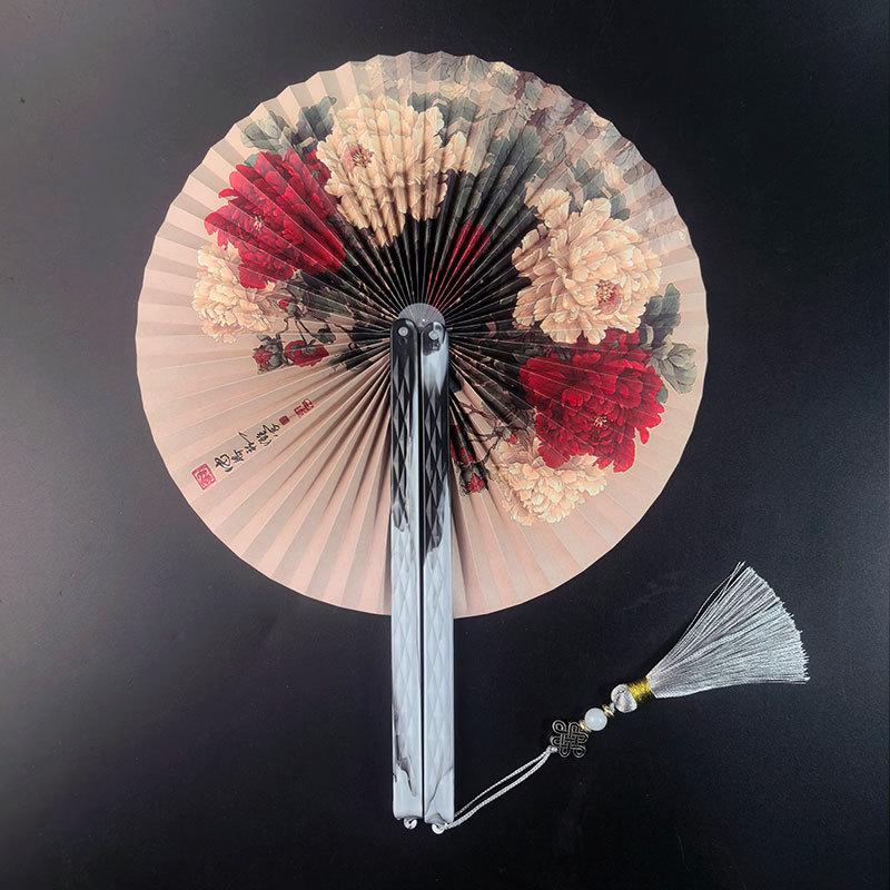 Tragbarer runder Fächer mit Quaste im chinesischen Stil - Klassisches Hanfu-Cheongsam-Accessoire für Frauen