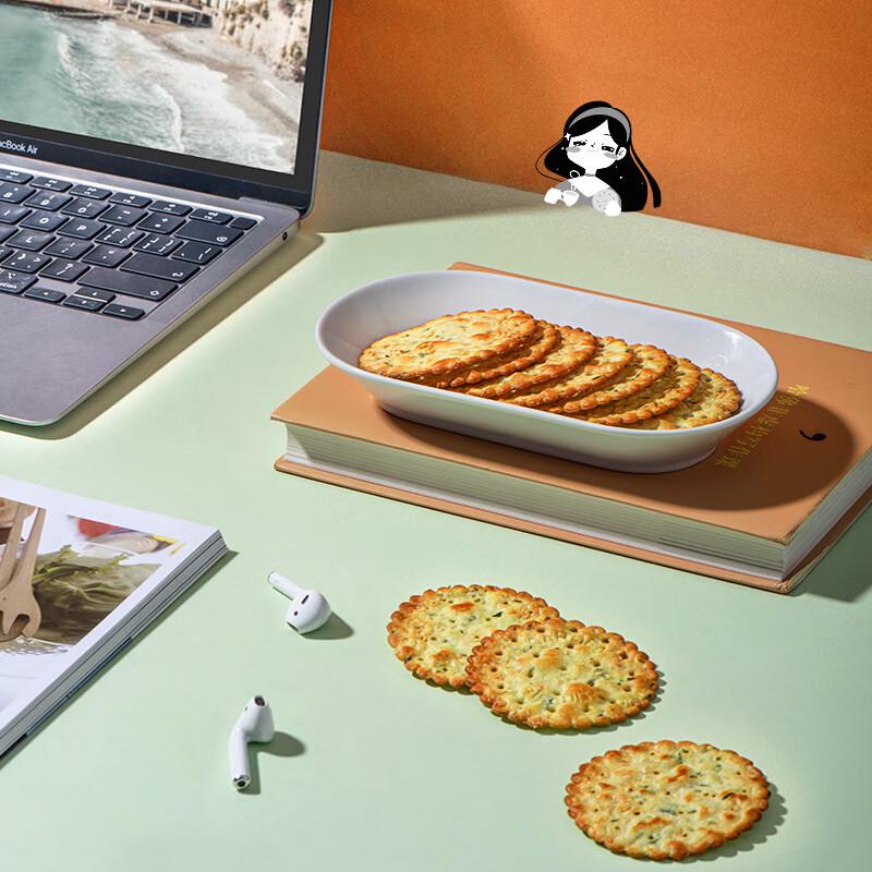 Garden Scallion Crackers