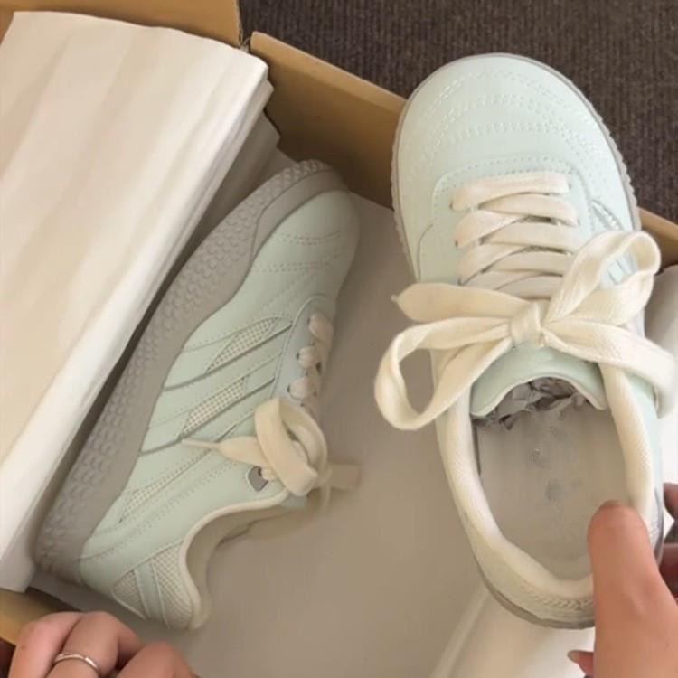 2025 new niche design thick baseplate shoes women's spring campus breathable little white shoes versatile chic moral training shoes