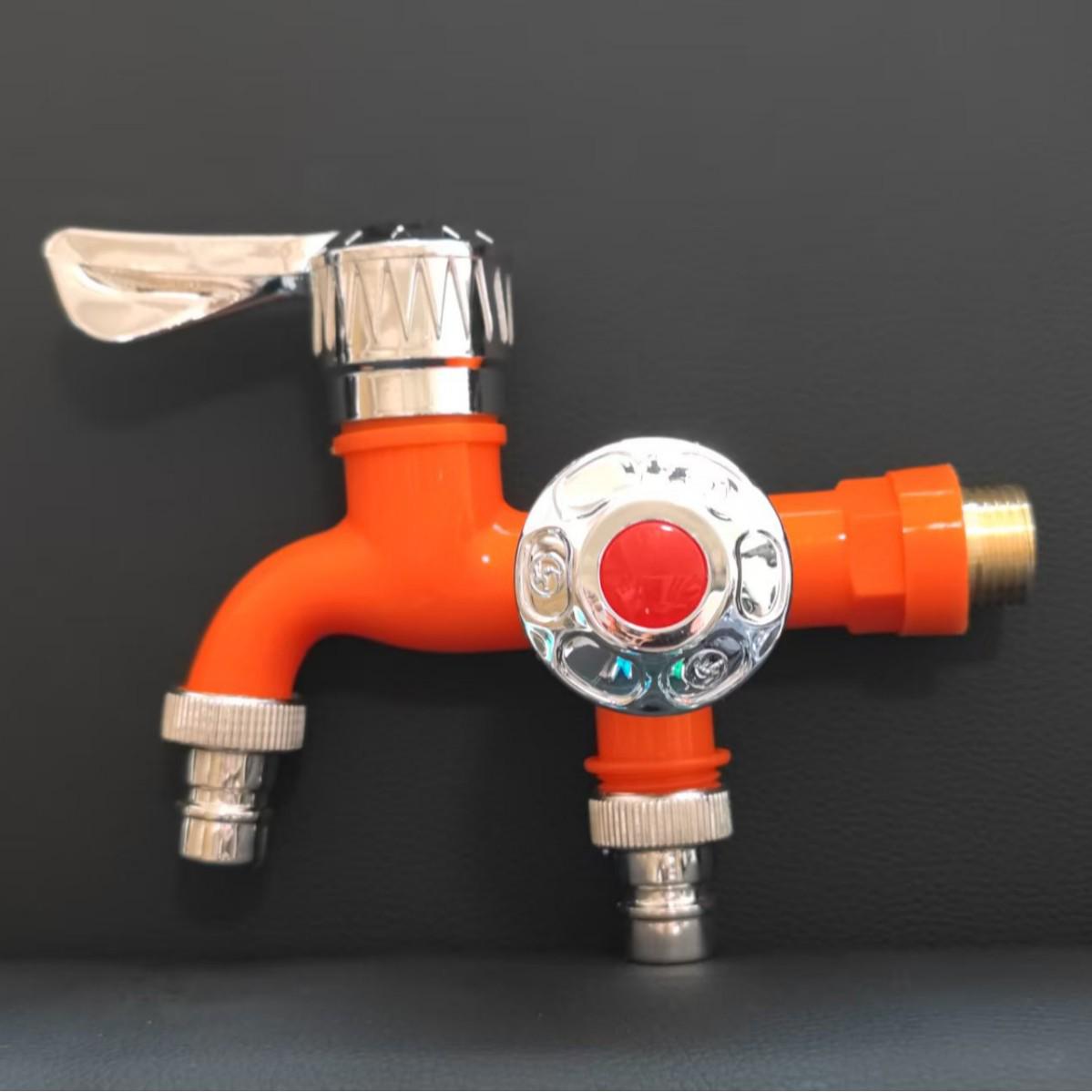 

Кухонный смеситель с двойным управлением, устойчивый к высоким температурам, с защитой от замерзания и брызг