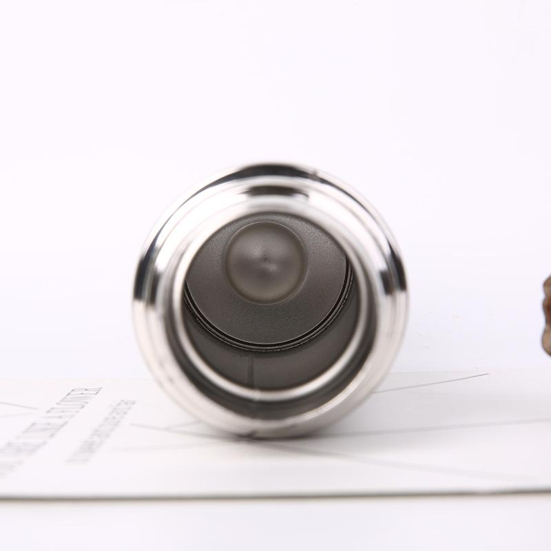 Dwuarurowy kubek sportowy na wodę ze stali nierdzewnej 304, izolowany próżniowo, z zakrętką typu bullet, personalizowany