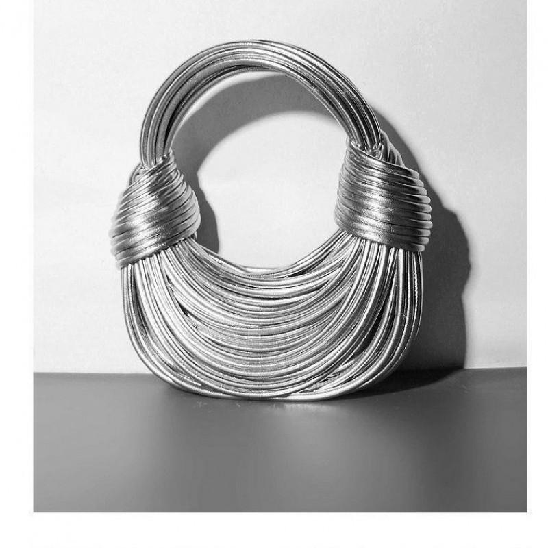 Yi Jinyuan Western-style Weaving French Circle Noodle Bag Hand-knitted Pleated Texture Niche Hand-carried Women's All-match Bag.