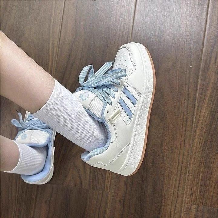 2025 high value white shoes women's niche Korean version versatile retro bread shoes Guochao casual shoes sports skateboard shoes