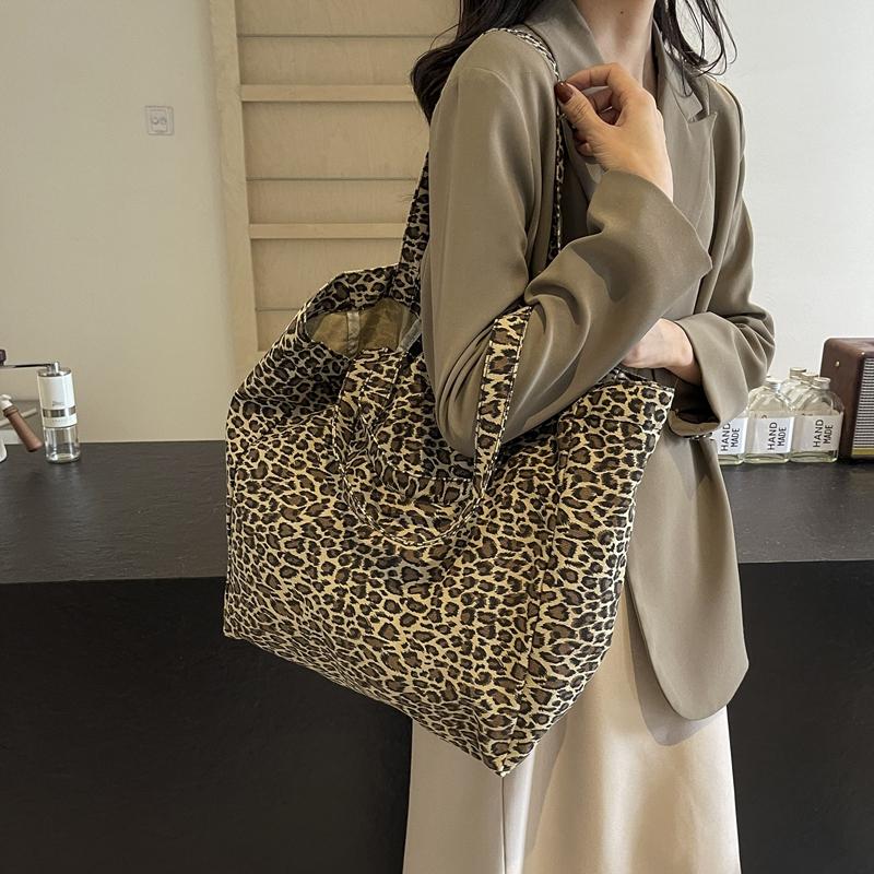 Сумка-тоут с леопардовым принтом — фото 6