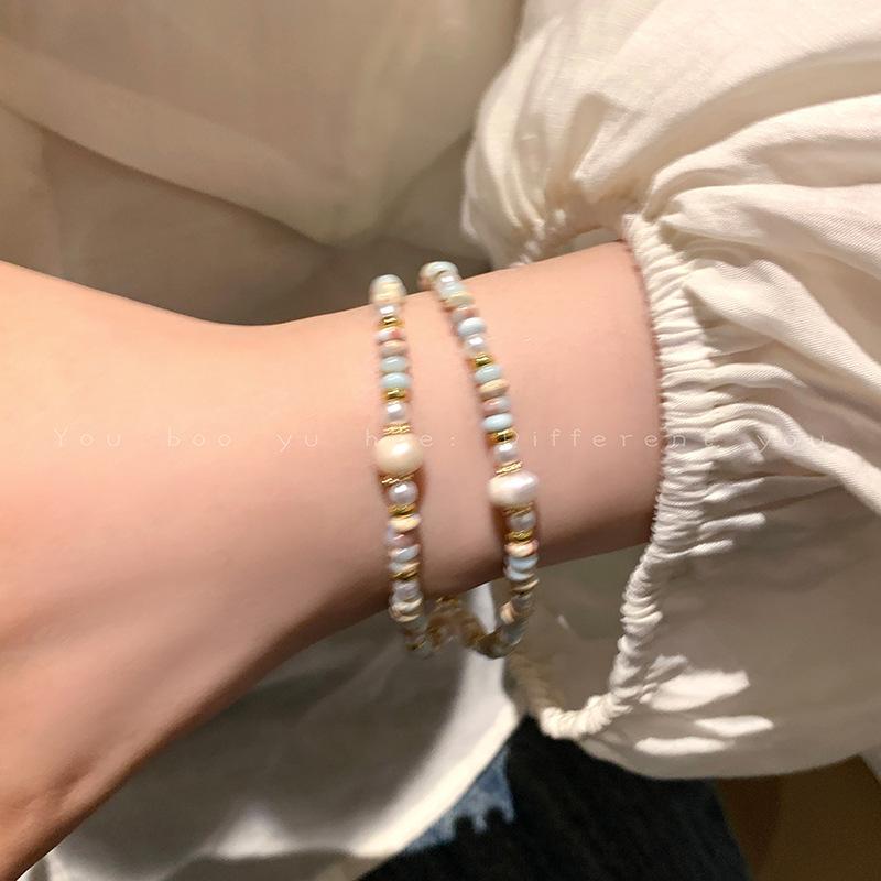 A Niche Retro Light Luxury Double-layer Stacked Magnetic Buckle Shaped Bead Bracelet