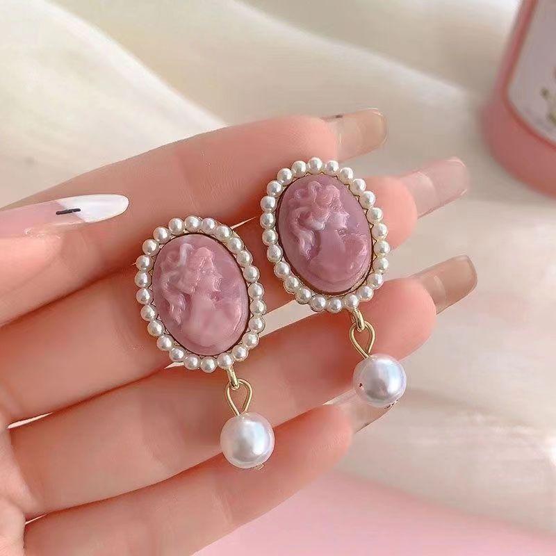 French Style Geometric Earrings High End Luxury Pearl Head Portrait Earrings Artistic Retro Round Shape Women Elegent Jewelry