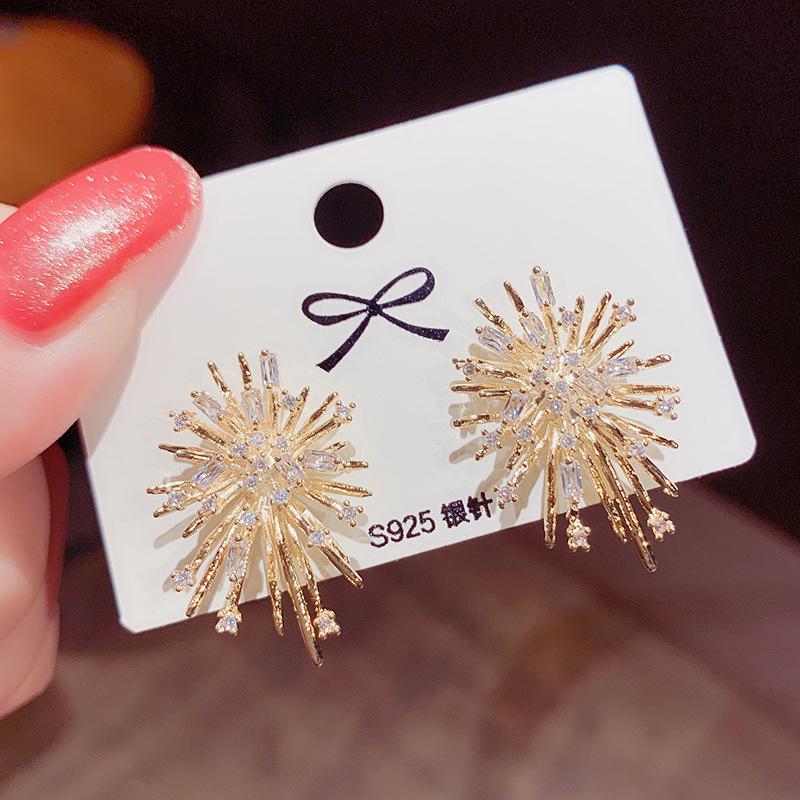 Exquisite 14K vergoldete Zirkonia Feuerwerk Ohrstecker mit 925 Silbernadeln - 2020 Trenddesign