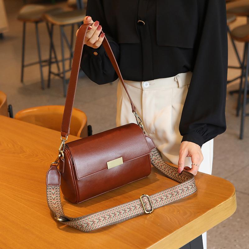 Spring and Summer New Fashionable and Versatile Underarm Bag Large Capacity Single Shoulder Diagonal Straddle Bag Popular Small Square Bag