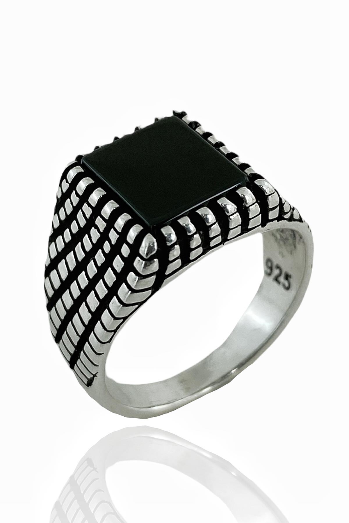 

Простое стильное мужское кольцо из серебра 925 пробы Baguette Black Oltu Stone