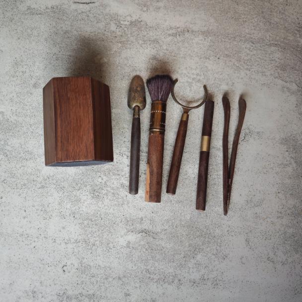 Black Walnut Solid Wood Pen Holder: Creative Storage Box for Office or Tea Ceremony Accessories