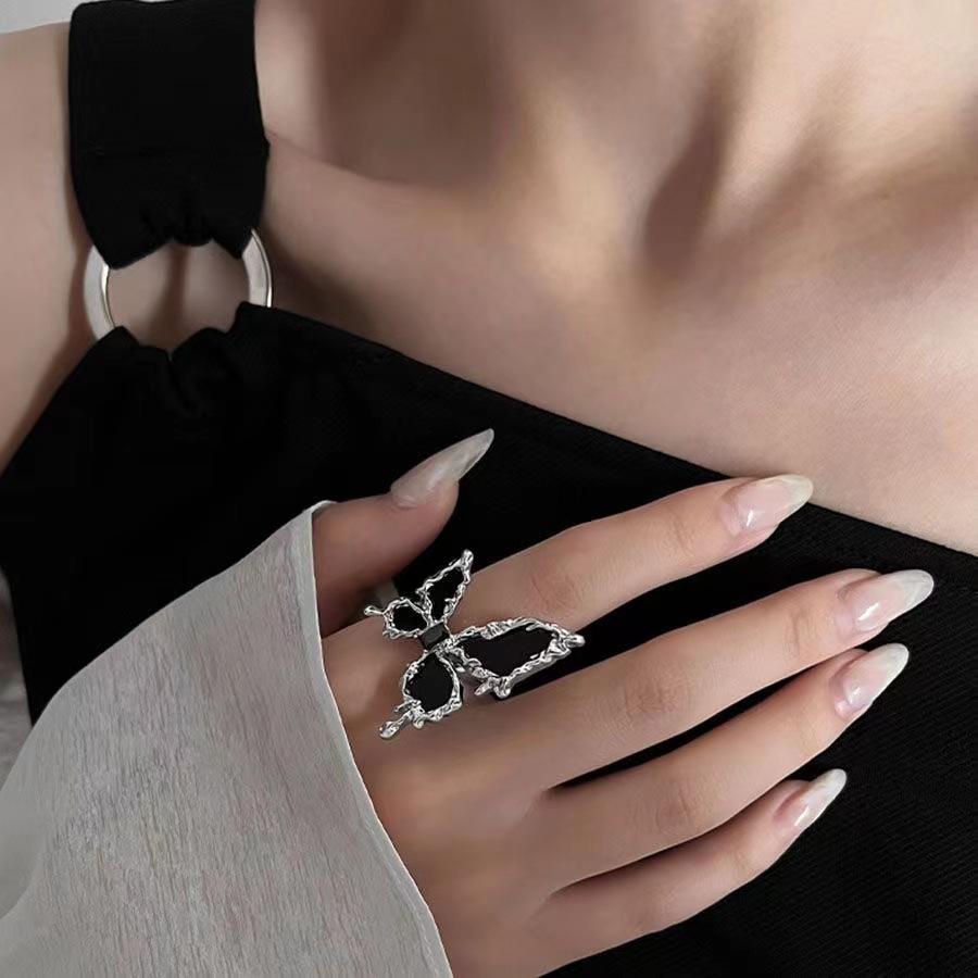 Vintage Punk Metall Svart Rose Flytende Sommerfugl Åpningsring for Kvinner Overdreven Justerbar Dyre-ring Estetiske Smykker