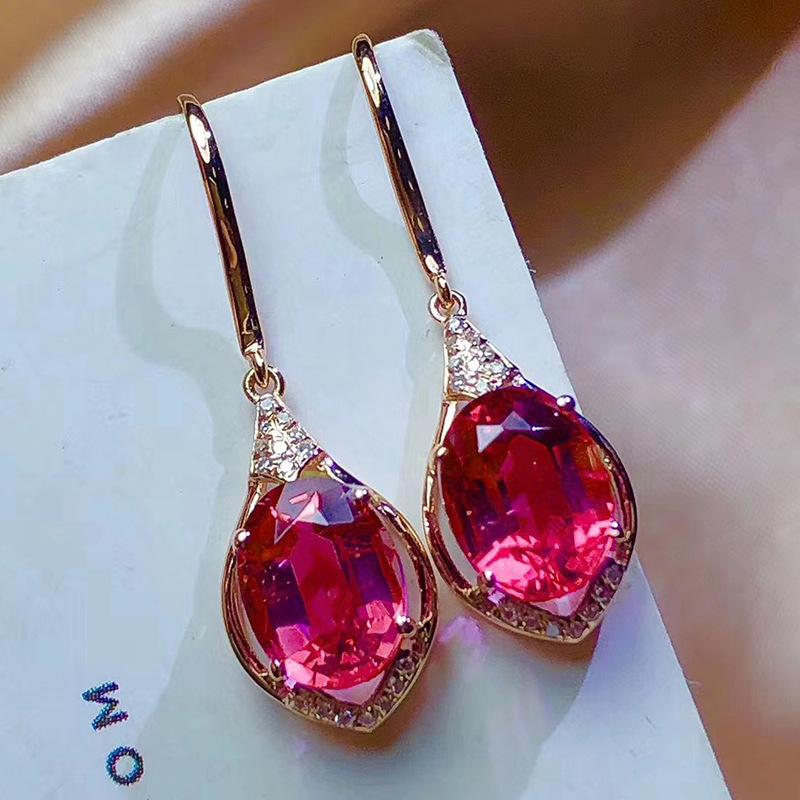 Cercei lungi eleganți placați cu aur roz de 18K cu turmalină roșie simulată