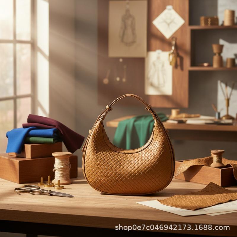 Woven lattice leather new cloud bag, portable underarm bag, one shoulder crossbody women's bag for