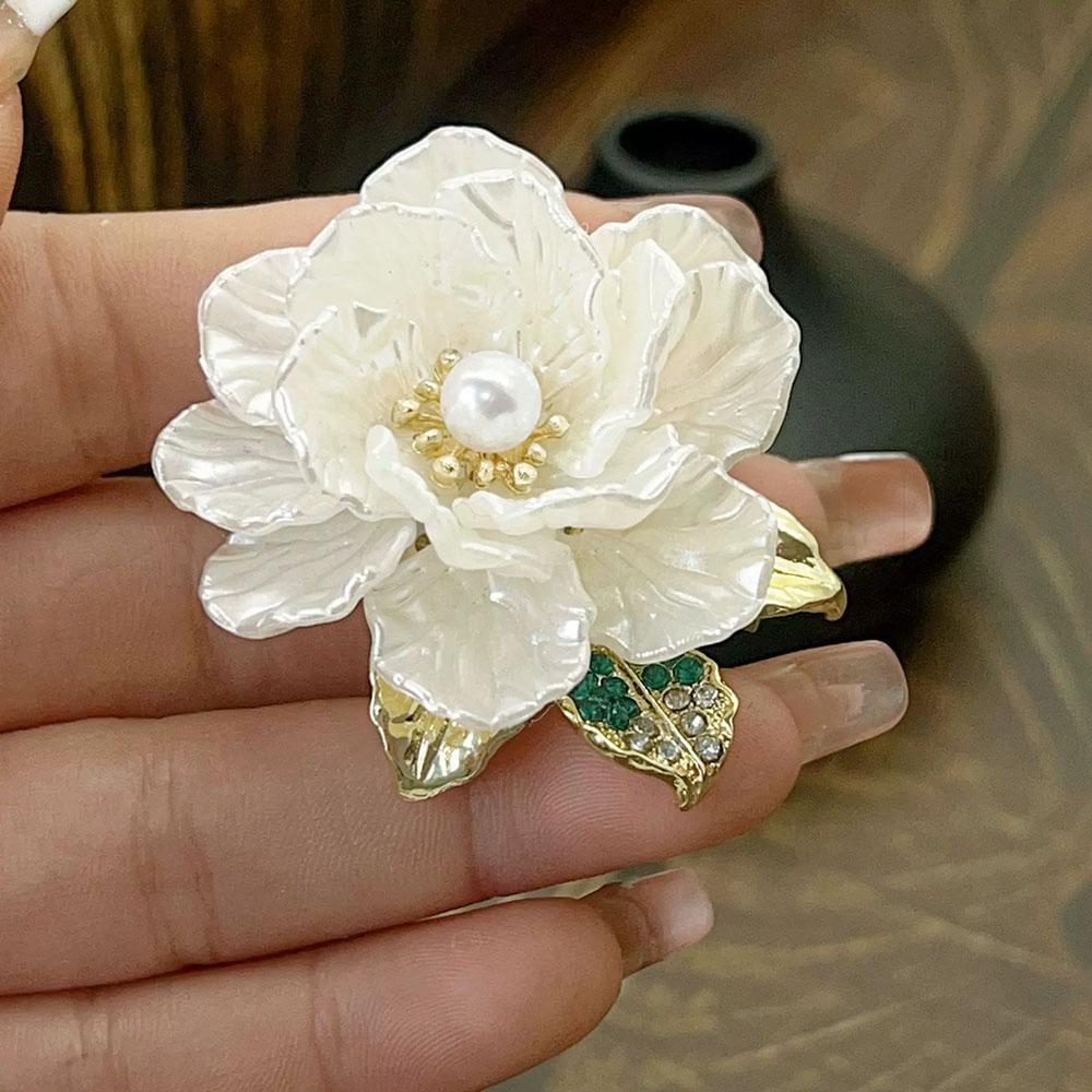 Elegant Camellia Flower Brooch Light Luxury Classic Imitation Pearl Layered Design Clothing Accessories Brooch Jewelry