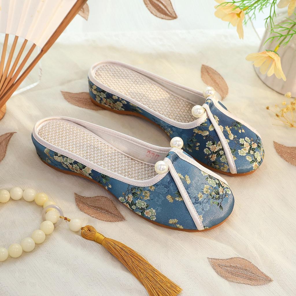 [Miaocai] 2025 Chinese Cheongsam Shoes Low Heel New Round Head Design Sense Old Beijing Embroidered Shoes Versatile Slippers