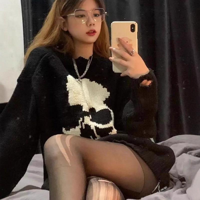 Oversized Skull Print Cotton Knit Sweater Men Women Winter Loose Fit Streetwear Casual Pullover