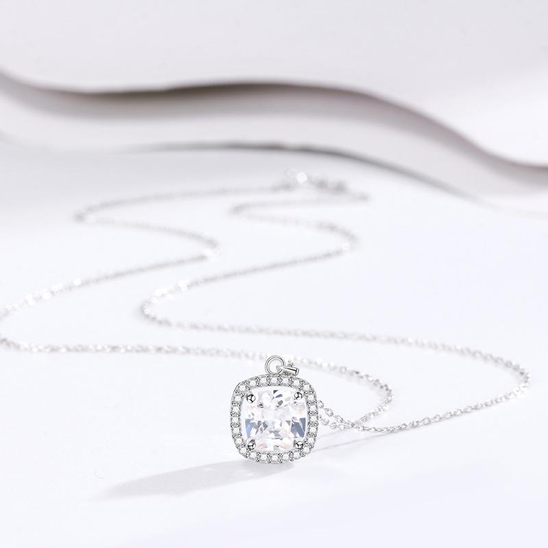 Shining Square Diamond Necklace Women's Niche Light Luxury Fashion High-end Ins Cold Style Jewelry Gift Women