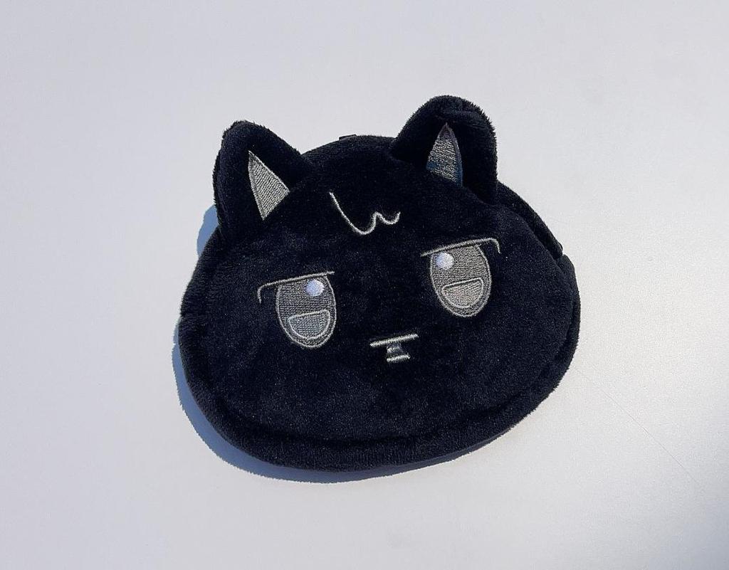 ATEEZ Coin Purse Pouch: Featuring Kang Yeosang, Choi San, Park Seonghwa, and Song Mingi.