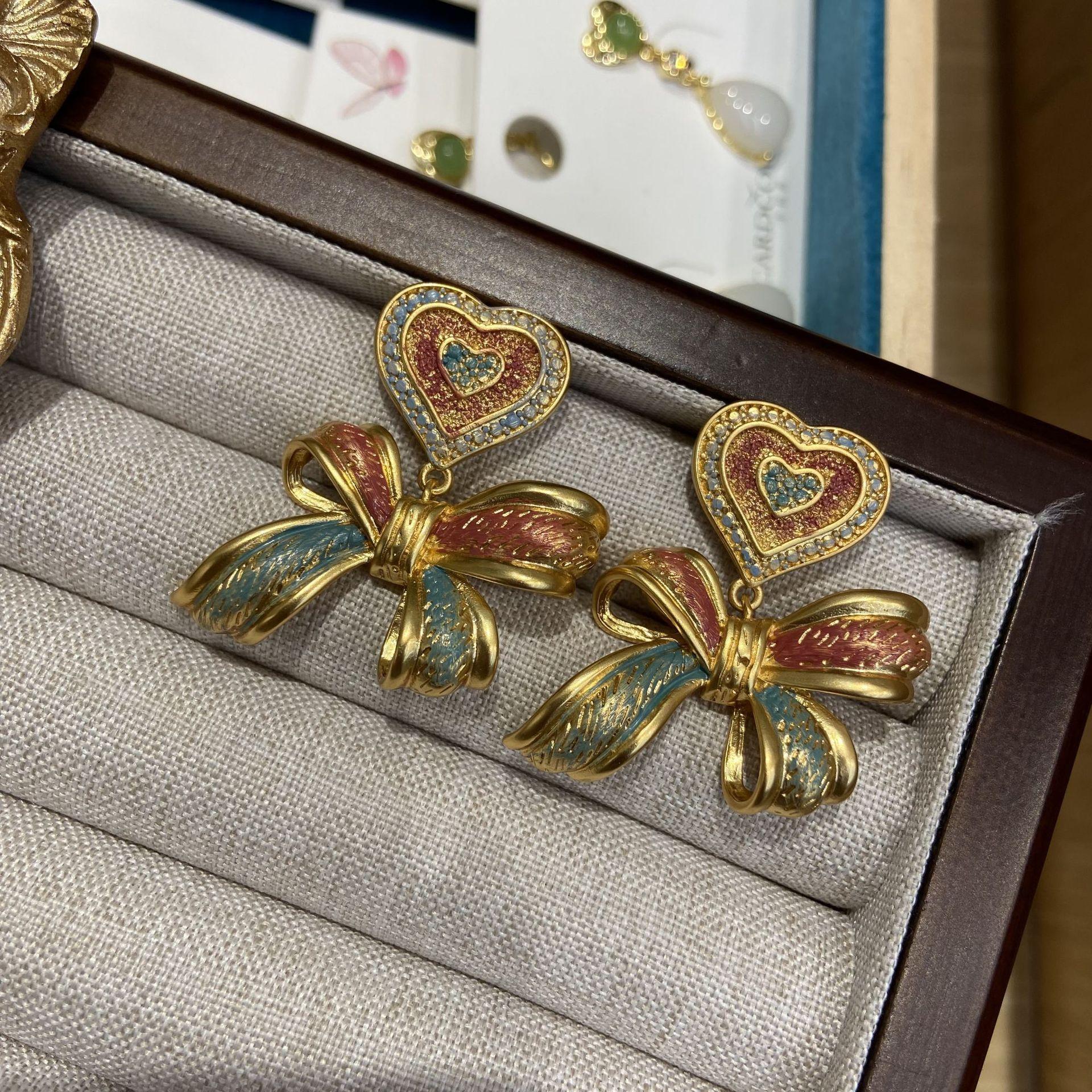 

Серьги-бантики Love Bow с росписью из эмали в стиле ретро, легкие, роскошные, покрытые медью, настоящие золотые серьги Douyin высокого класса