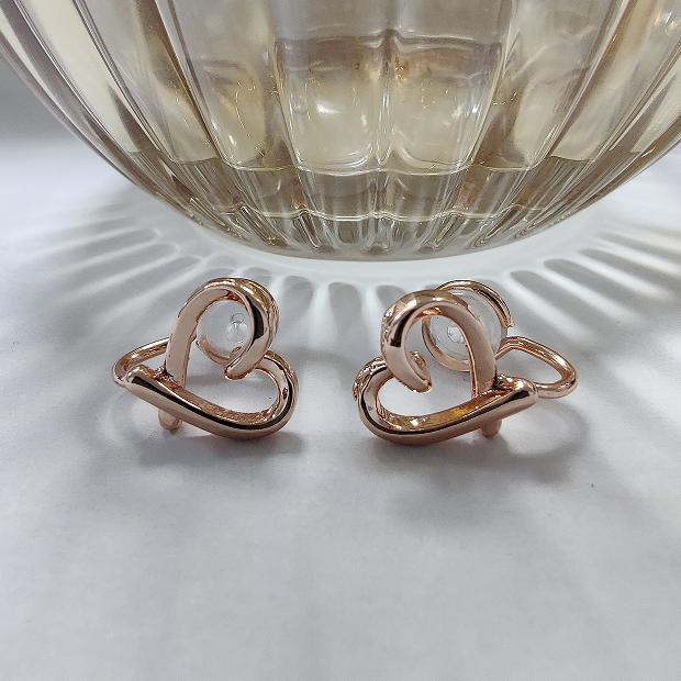 

Модные серьги-клипсы в форме неправильного полого сердца для женщин и девушек, не требующие прокола, с силиконовыми клипсами для ушей, минималистичные серьги-гвоздики, ювелирные изделия