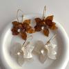 New Trendy Metal C-shaped Acrylic Flower Pendant Earrings for Women Vintage Coffee Petal Personality Earrings Jewelry