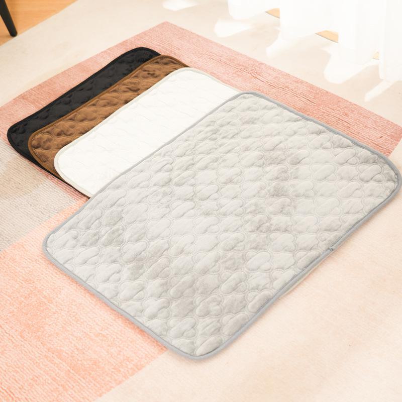 Reusable Plush Pet Urine Pads: Waterproof and Washable for Cats and Dogs.