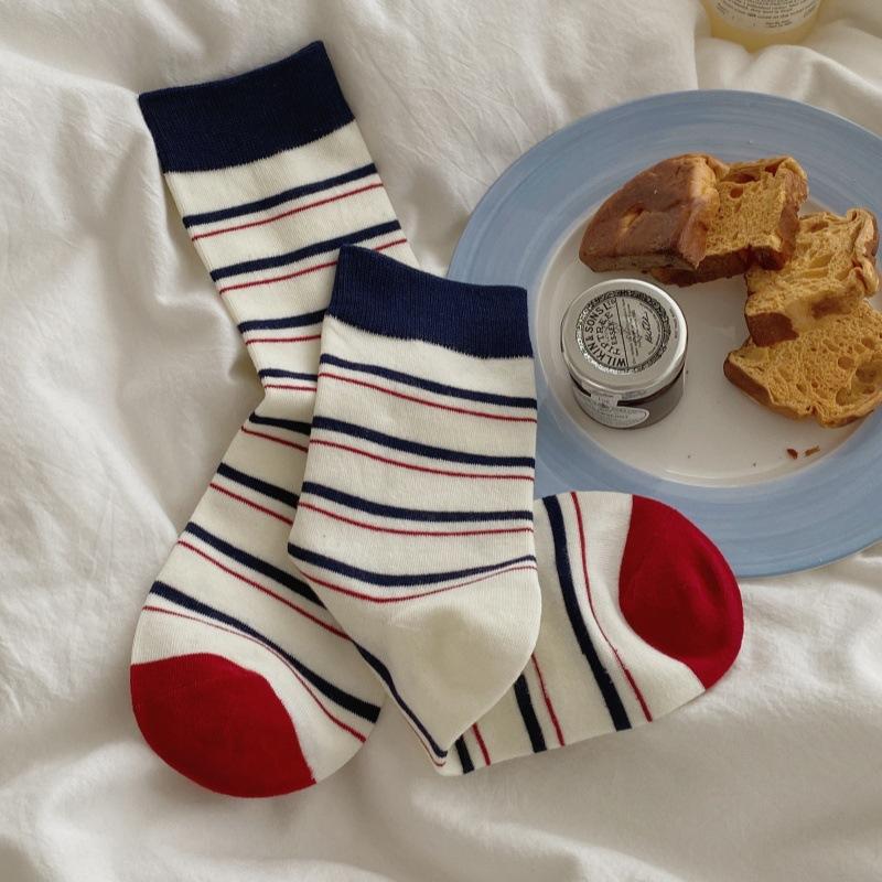 Ladies Spring and Autumn Cartoon Bear Cute Striped College Wind Tube Socks
