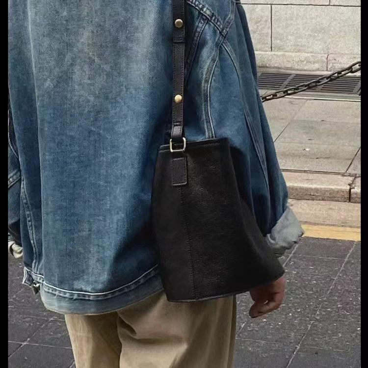 Retro Fashion Literary Soft Leather Bucket Tote Bag Niche Commuting Going Out Daily Shopping Large Capacity Underarm Bag