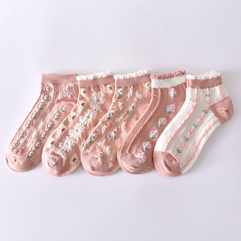 5/6PCS Hot Selling Woman Socks Ethnic Retro Vintage Harajuku Crew Socks Flower Embroidery Fashion Japanese Kawaii Cute Socks Women Gift