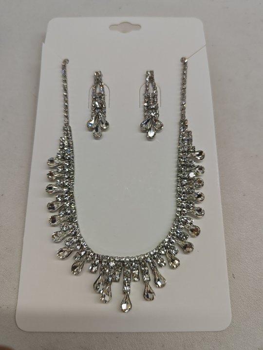 

Diamond-encrusted water drop fringed stud earrings light luxury high-end sense elegant exquisite collarbone chain fashionable versatile jewelry set