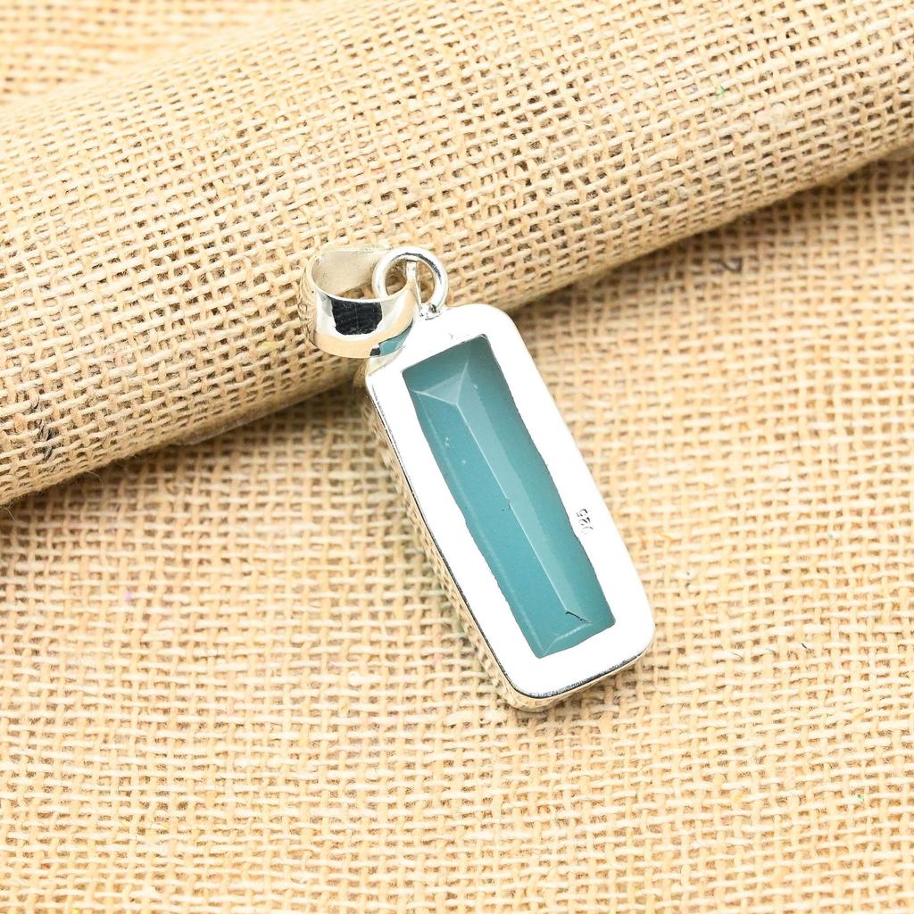 Blauer Chalcedon-Edelstein, handgefertigter Schmuckanhänger aus 925er Sterlingsilber für Sie