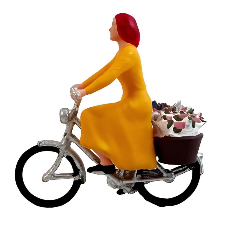 Handcrafted 1/64 Cycling Figure Set With Realistic Poses Detailed Miniature Cyclist Ornament For DIY Scene Building