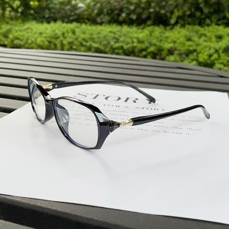 Intelligent light-sensing color-changing reading glasses for women, high-definition, fashionable, ultra-light, progressive presbyopia sunglasses