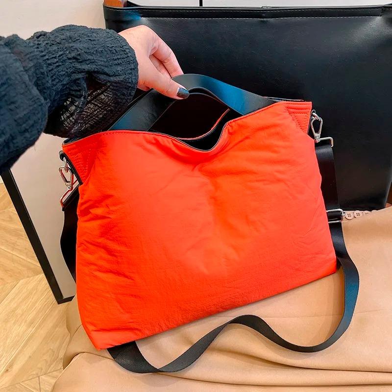 New Casual Autumn Winter Styles High-capacity Shoulder Bag  Advanced Feeling Ultra Light Commute Single Crossbody Bag