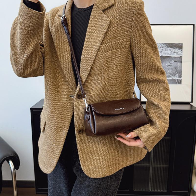 New Single Shoulder Retro Winter Bag Women's Versatile 2025 Casual Women's Bag Pillow Trend Niche Bag Feeling Fashion
