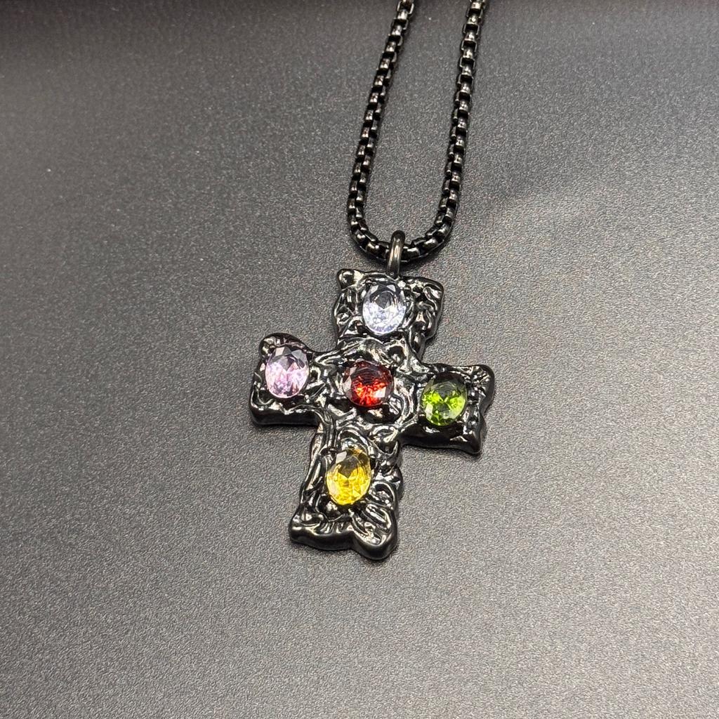 2026 Fashion Niche Retro Temperament Pendant 18K Gold Multicolored Beating Pattern Cross Necklace