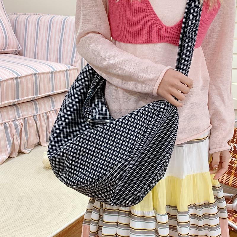 Bag diagonal cross women's casual shoulder plaid retro 2025 dumpling bag commuting light and large capacity literary bag women