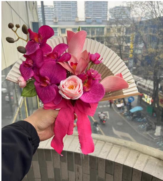 New Chinese Style Bride Folding Fan Bouquet for Engagement or Robe Accessory
