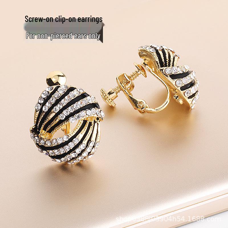 

Yu Zi Lan Trendy Personality Silver Screw-On Ear Clips for Women with No Piercings