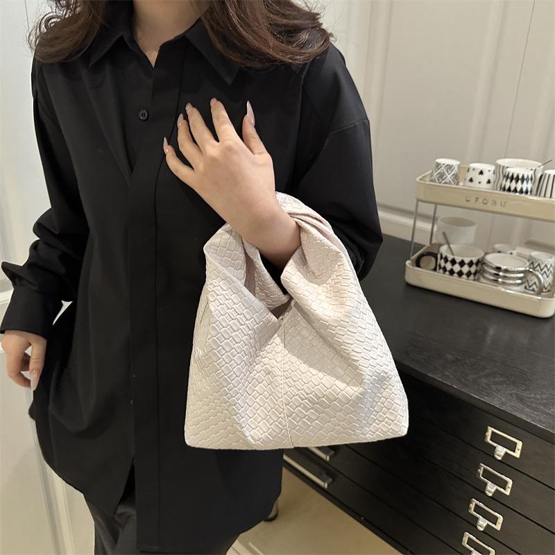 High-end Foreign Style Underarm Small Bag Women's Bag New Niche Casual Woven Dumpling Bag Versatile Small Bag