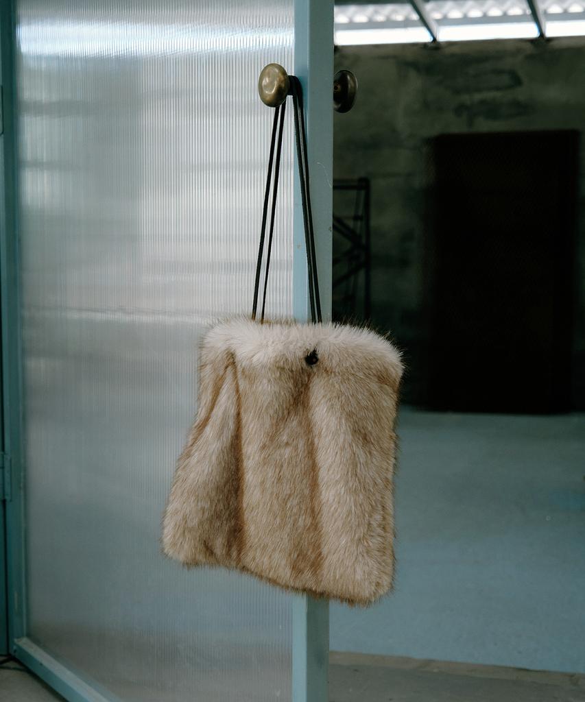 Greenbutter Ombre Fur Leather Bag (Beige)