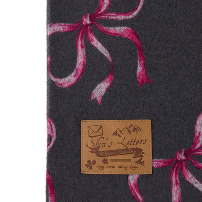 Shin’s Letters D.Muffler no.10 _ Ribbon Graphic Big Muffler