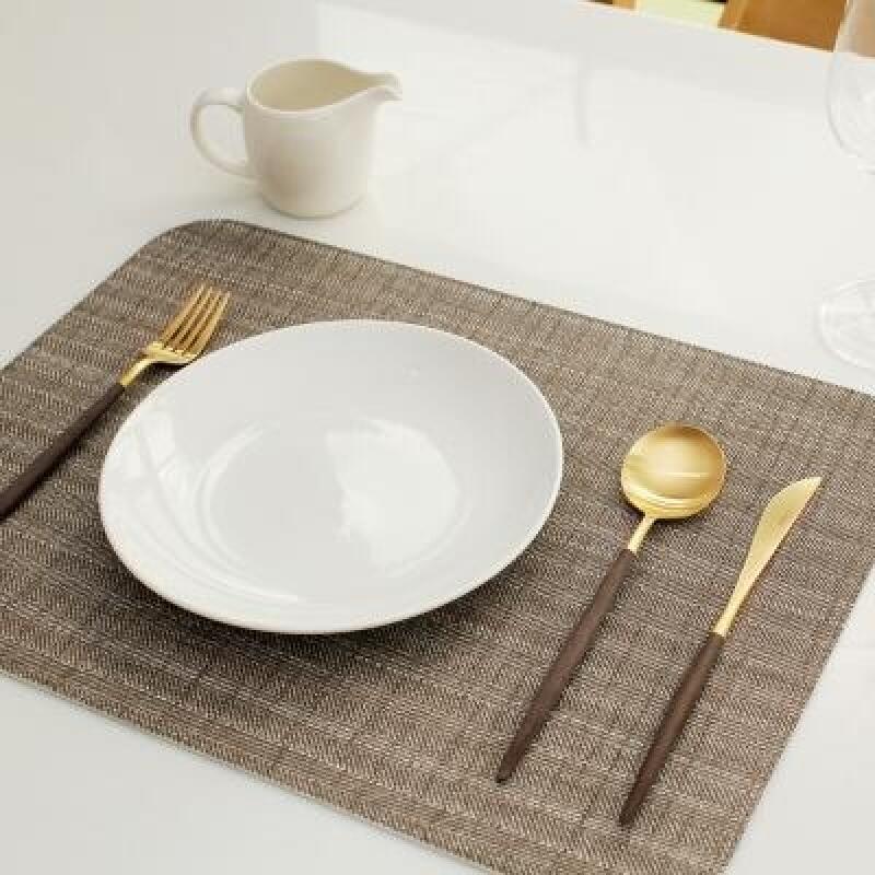 Imported double-sided faux leather table mats, choose one from the collection 6-2. Velvet square double-sided mat