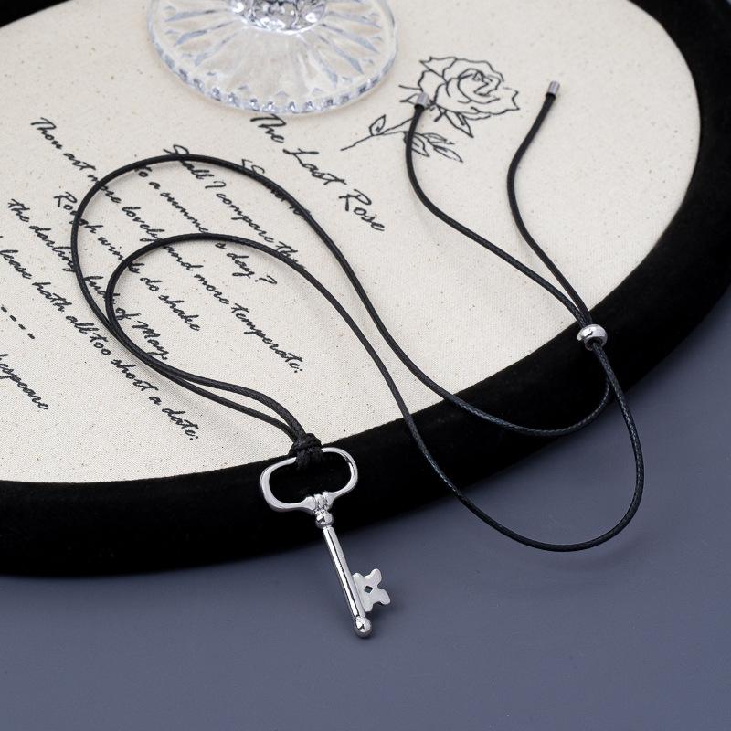 Simple Niche Key, Black Rope Pull-out Long Necklace, Korean Ins Girlfriends Stack and Wear Versatile Long Sweater Chains for Women