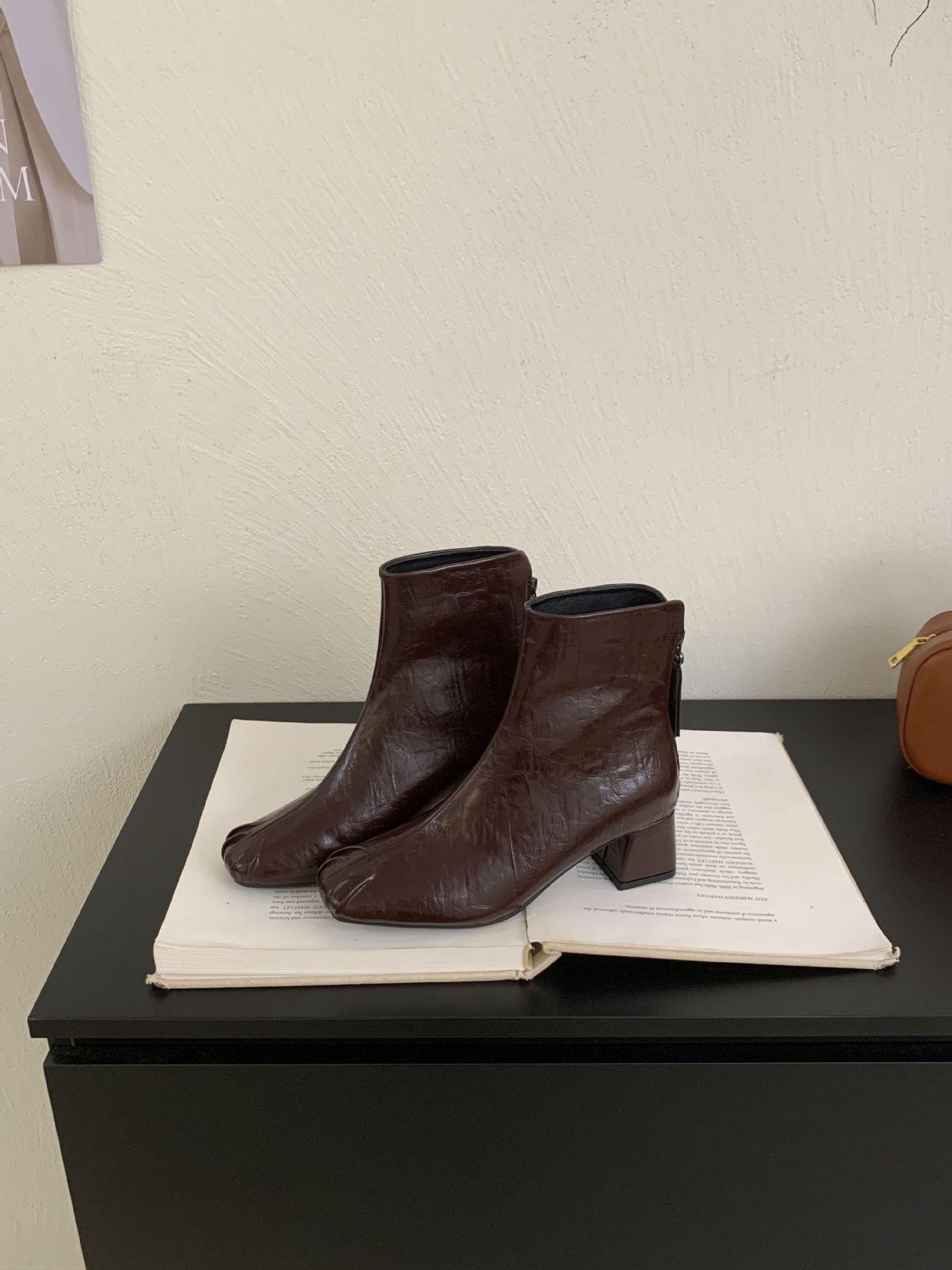 

French retro temperament square head thick heel elastic thin boots 2025 autumn and winter new versatile soft-soled niche short boots 39 коричневий